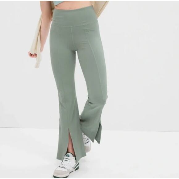 Gap Sage Green Studio Sky High Flare Leggings Pants Size M - Picture 1 of 11